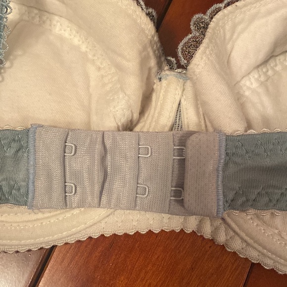 Bra no size tag about 34B - Picture 5 of 5